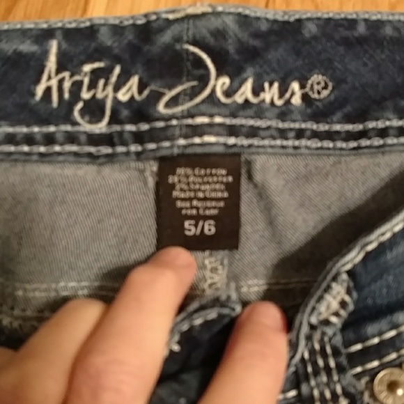 SOLD......Ariya jeans, bleached look - Picture 3 of 3